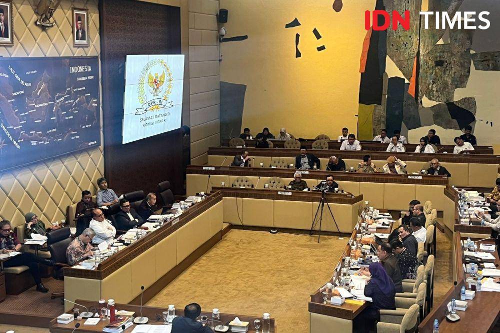 Rapat Komisi II DPR bersama KPU dan Bawaslu (IDN Times/Yosafat Diva Bayu Wisesa)