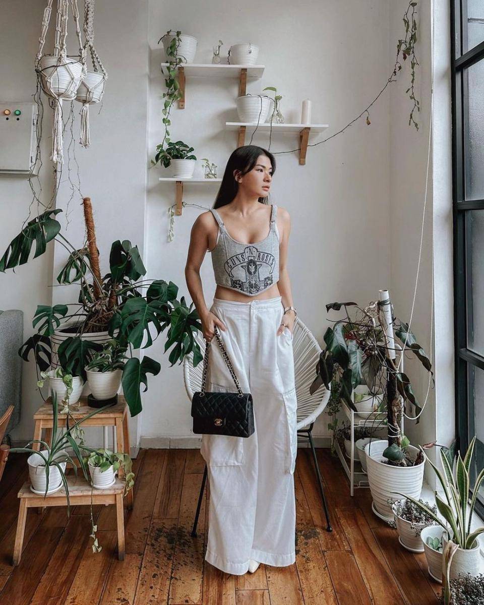 Crop top ala Anastasia Siantar (instagram.com/anazsiantar)