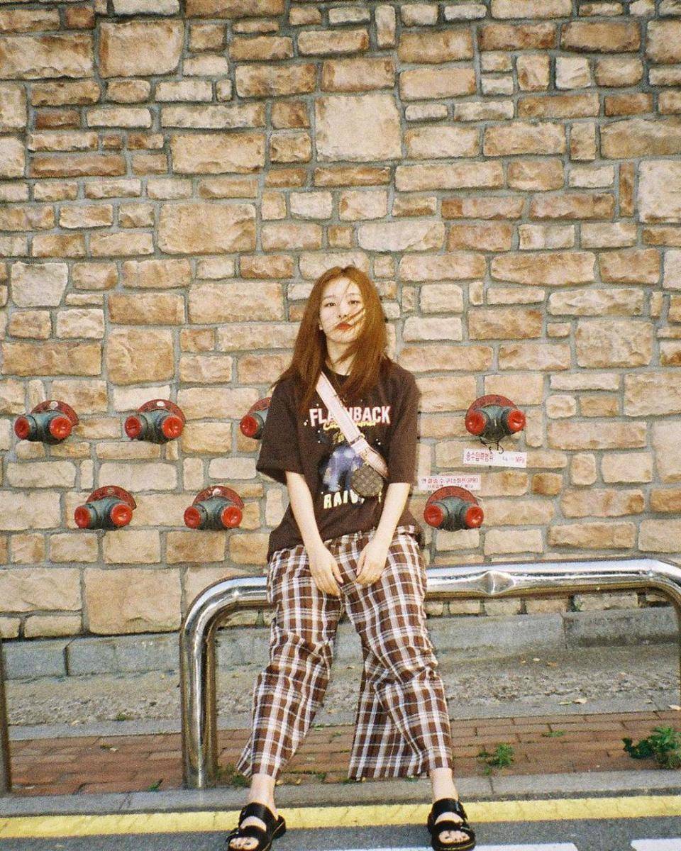 inspirasi outfit Seulgi Red Velvet (https://www.instagram.com/hi_sseulgi/)