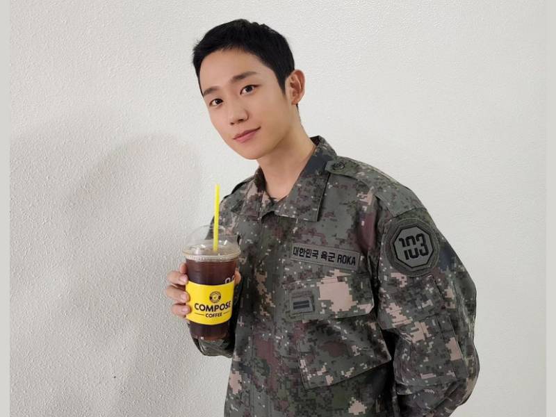 Jung Hae In (instagram.com/holyhaein)