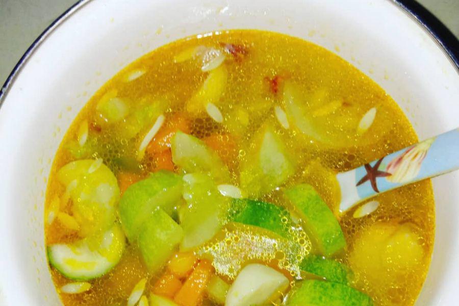 Resep Sayur Timun Pedas Kuah Bening dan Pedas, Praktisnya Kebangetan
