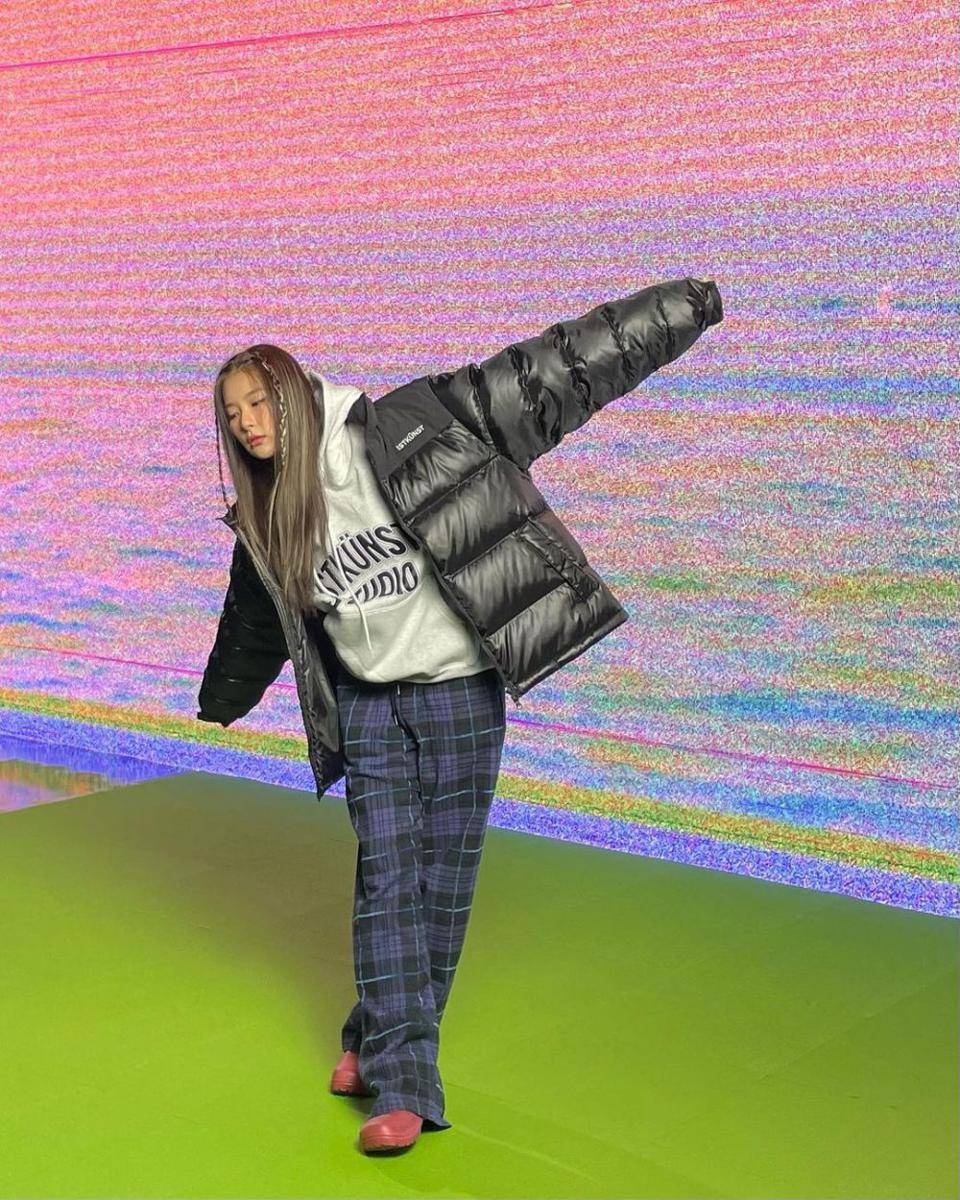 inspirasi outfit Seulgi Red Velvet (https://www.instagram.com/hi_sseulgi/)