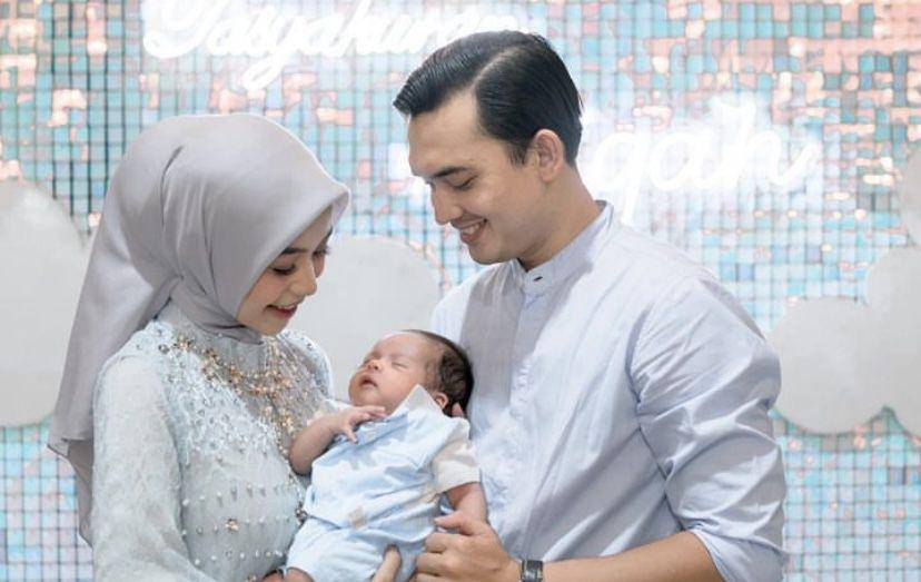7 Potret Akikah Kaivaro Anak Ikbal Fauzi, Wajahnya Mirip Sang Ayah