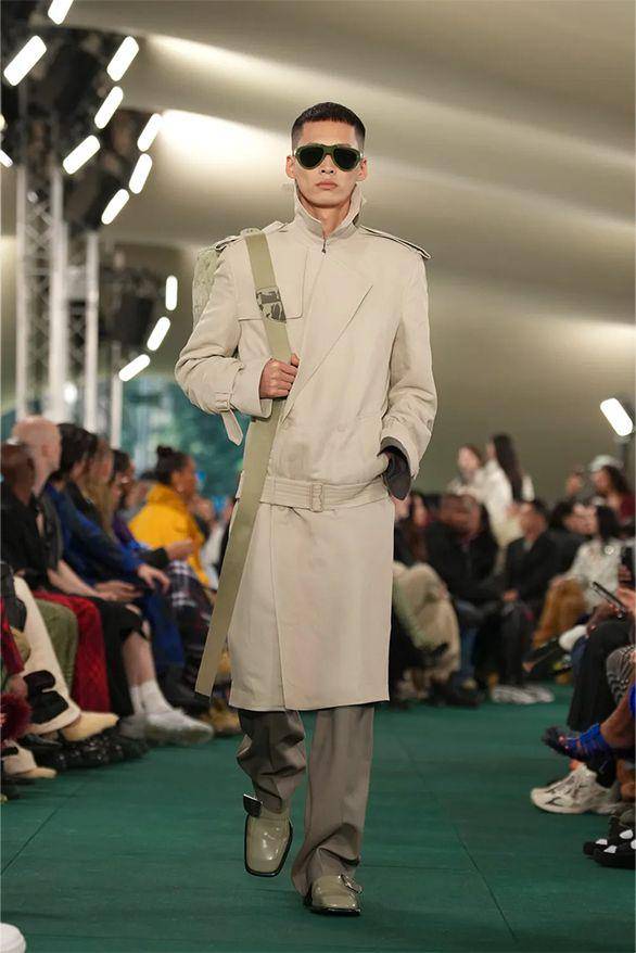 Burberry Summer '24 di LFW 2023 (dok. Burberry)