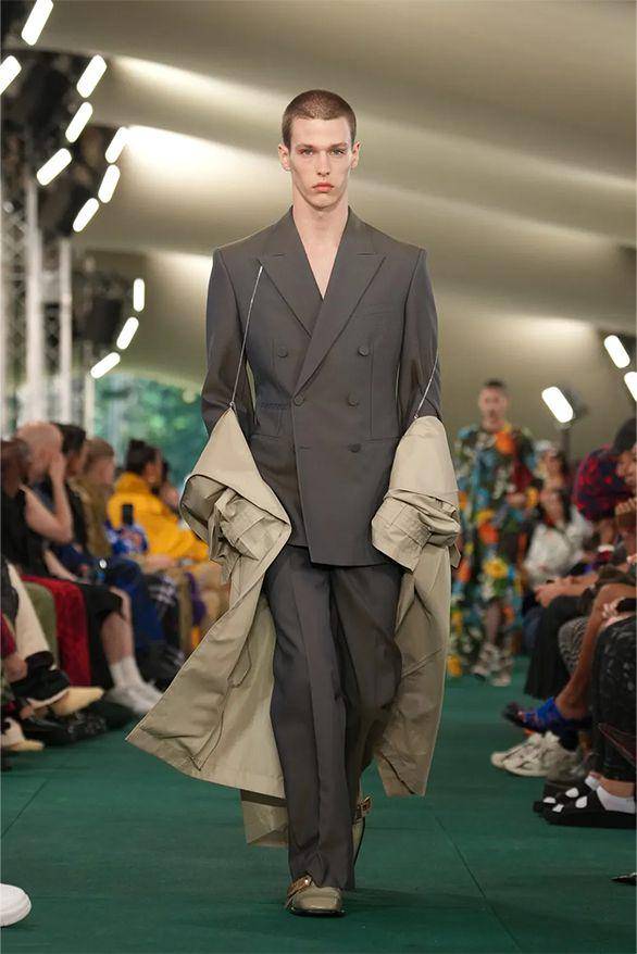 Burberry Summer '24 di LFW 2023 (dok. Burberry)