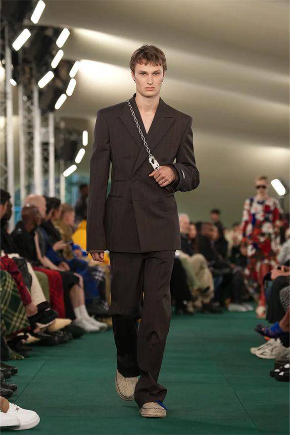 Burberry Summer '24 di LFW 2023 (dok. Burberry)