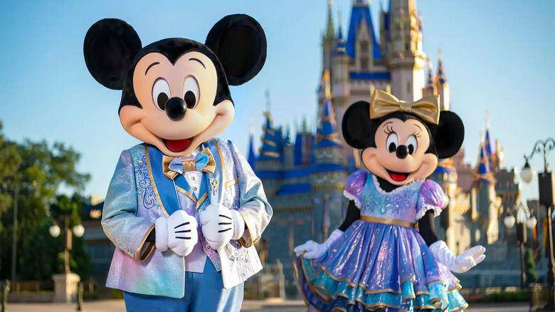 Mickey dan Minnie Mouse dalam perayaan HUT Disney (dok. Disney)