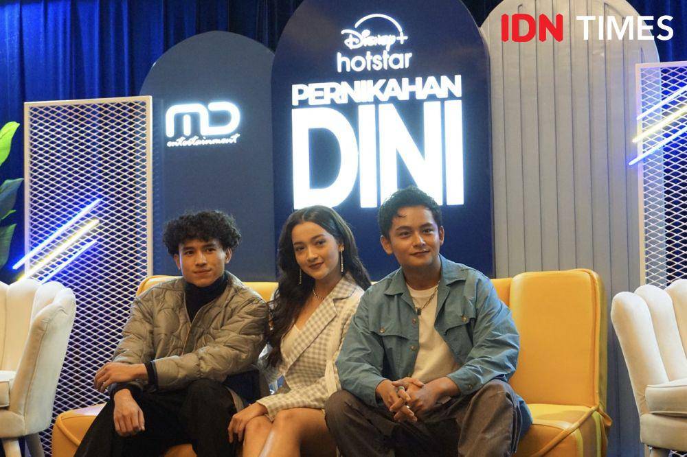 para pemain dan tim produksi serial Pernikahan Dini di konferensi pers pada Kamis (21/9/2023) (IDN Times/Elizabeth Chiquita)