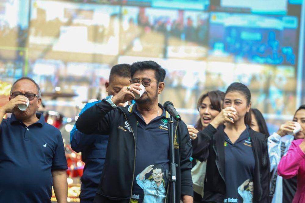 Masyarakat Kota Bogor dan sekitarnya menghadiri acara jalan sehat bersama Menteri Pertanian Syahrul Yasin Limpo (Mentan SYL) di Lapangan BB Biogen, Komplek Cimanggu, Kota Bogor, Jawa Barat, Kamis (21/9). (Dok. Kementan)