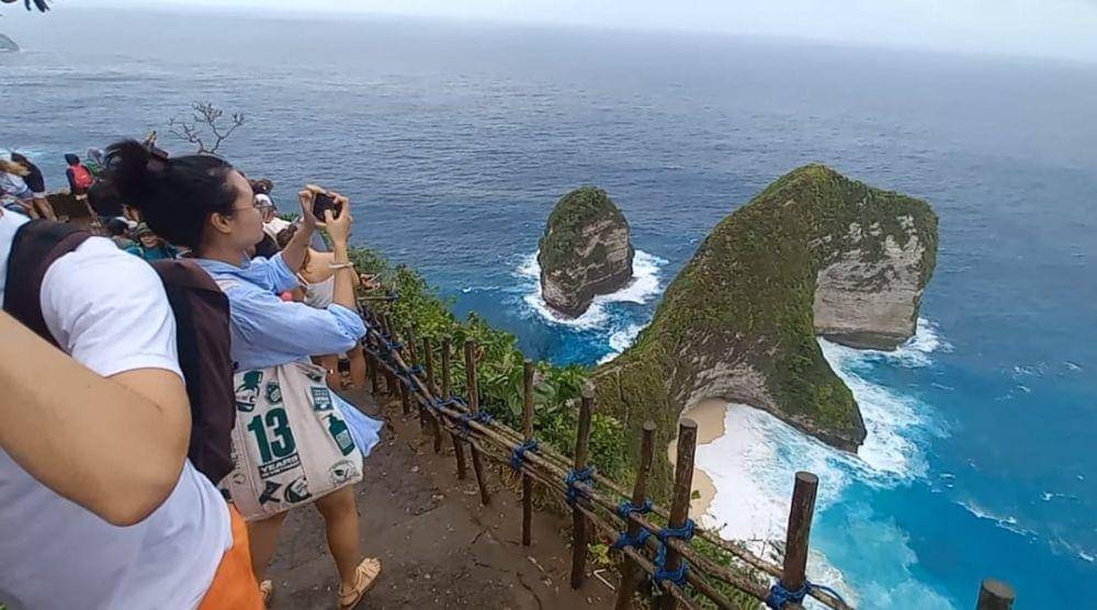 Pantai Kelingking di Desa Bungamekar. (IDNTimes/Wayan Antara)