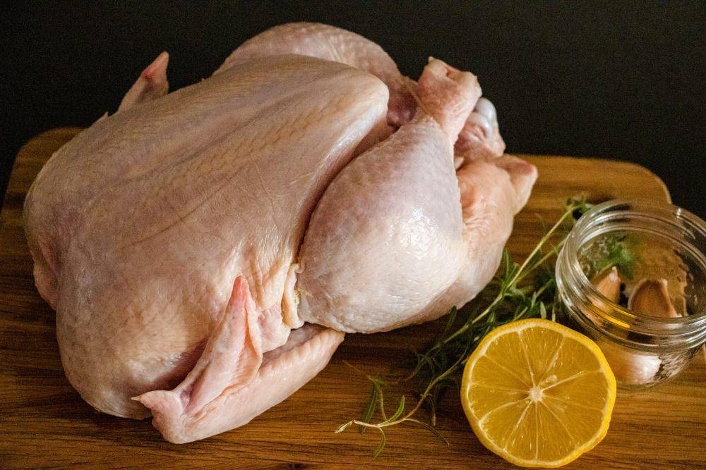 ilsutrasi ayam segar (unsplash.com/JK Sloan)