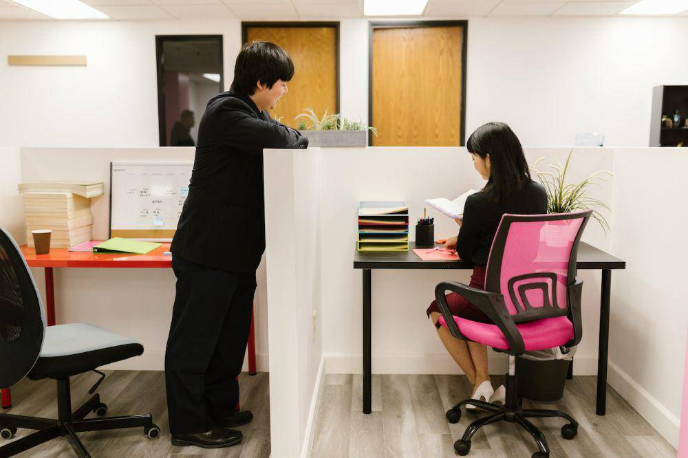ilustrasi teman kerja (pexels.com/RDNE Stock project)
