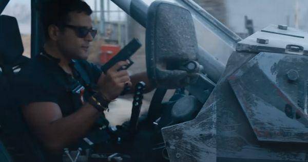 Galan mengemudi mobil ( Dok. Lionsgate / The Expendables 4 )
