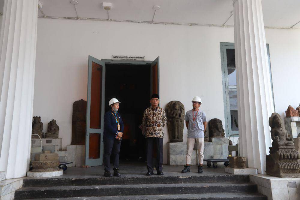 Menko PMK Muhadjir Efendy tinjau Museum Nasional usai kebakaran. (dok. Kemenko PMK)