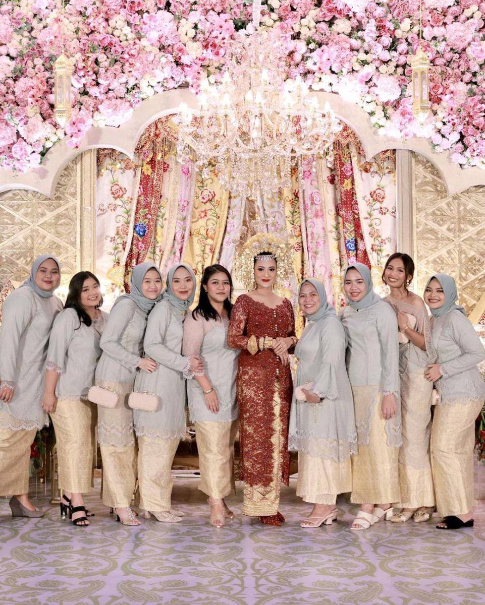 inspirasi gaya etnik ala Alca Octaviani (instagram.com/alcaoctvn)