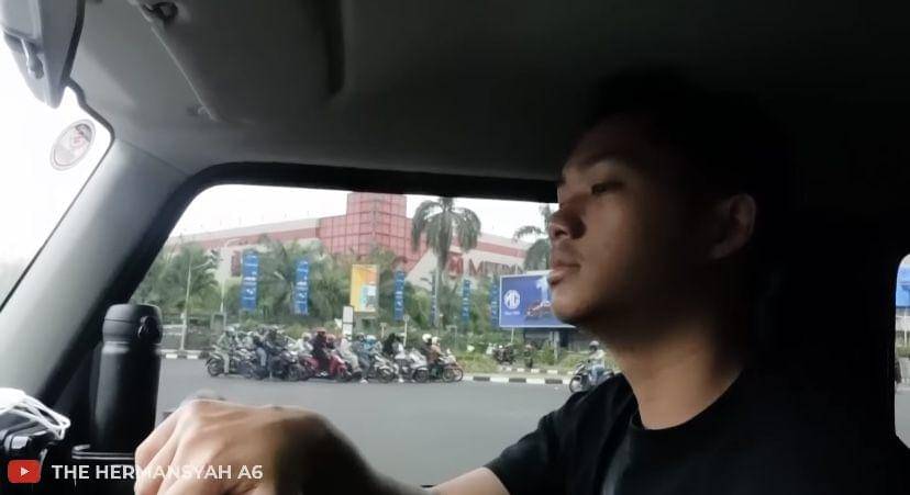 potret Sarah Menzel dilarikan ke RS (youtube.com/The Hermansyah A6)