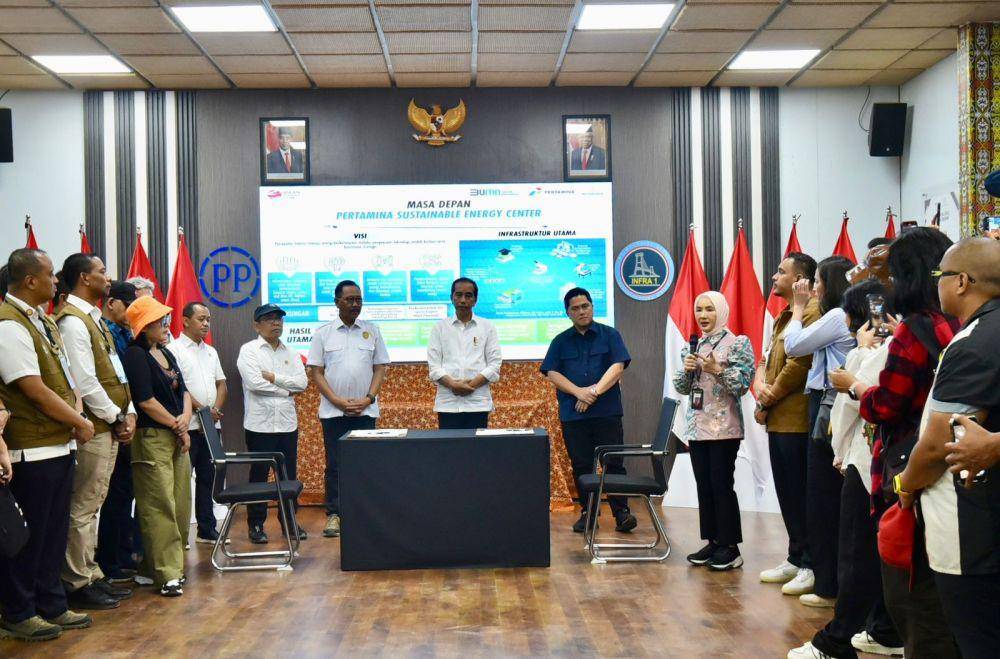 Penandatangan Nota Kesepahaman antara PT Pertamina (Persero) menjalin kerja sama dengan Otorita Ibu Kota Nusantara (OIKN) terkait pengembangan Pertamina Sustainable Energy Center (Pusat Energi Berkelanjutan) di IKN, Jumat (22/9). (Dok. Pertamina)