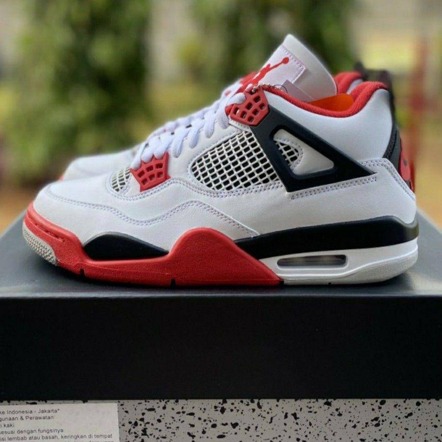 Air Jordan 4 Fiire Red (www.tokopedia.com)