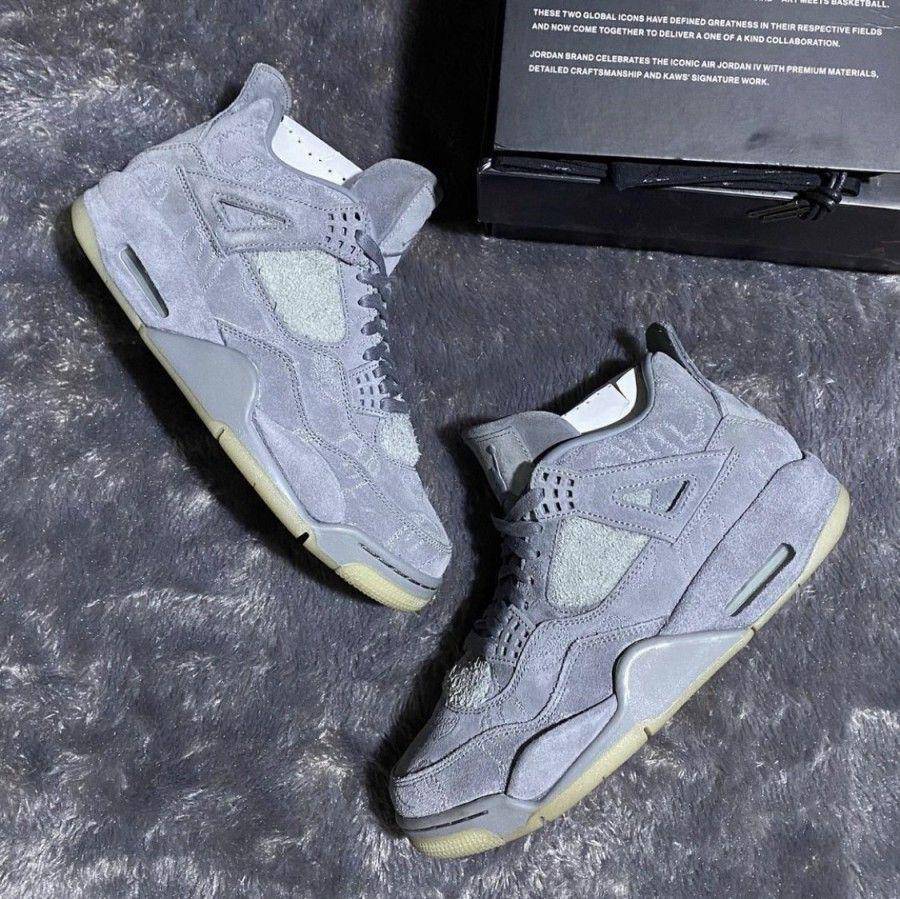 Air Jordan 4 Kaws Grey Sneakers (www.tokopedia.com)