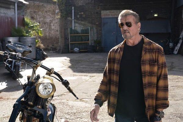 Penjelasan Ending The Expendables 4, Barney Ross Fix Mati?