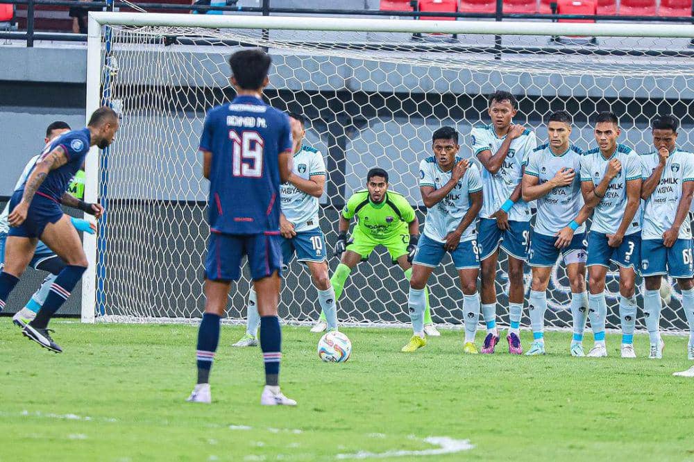 Arema FC saat menghadapi Persita Tangerang pada putaran pertama Liga 1 Indonesia 2023/2024. (instagram.com/persita.official)