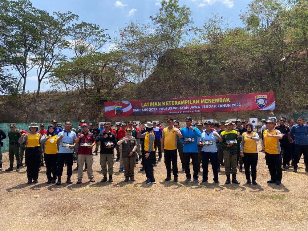 Ini adalah ratusan peserta latihan menembak yang diselenggarakan oleh pihak Mako Brimob Pasadena, Kalipancur, Semarang. (IDN Times/Dok Humas Lapas Kedungpane Semarang)