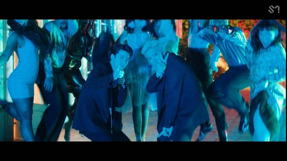 Cuplikan MV EXO-SC 'What a life' (youtube.com/@SMTOWN)