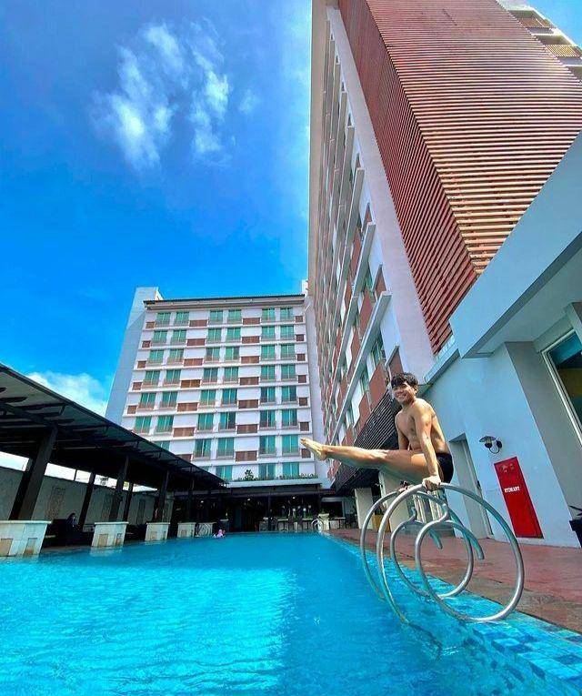 Kolam renang Grand Surya Hotel Kediri (instagram.com/grandsuryahotelkediri)