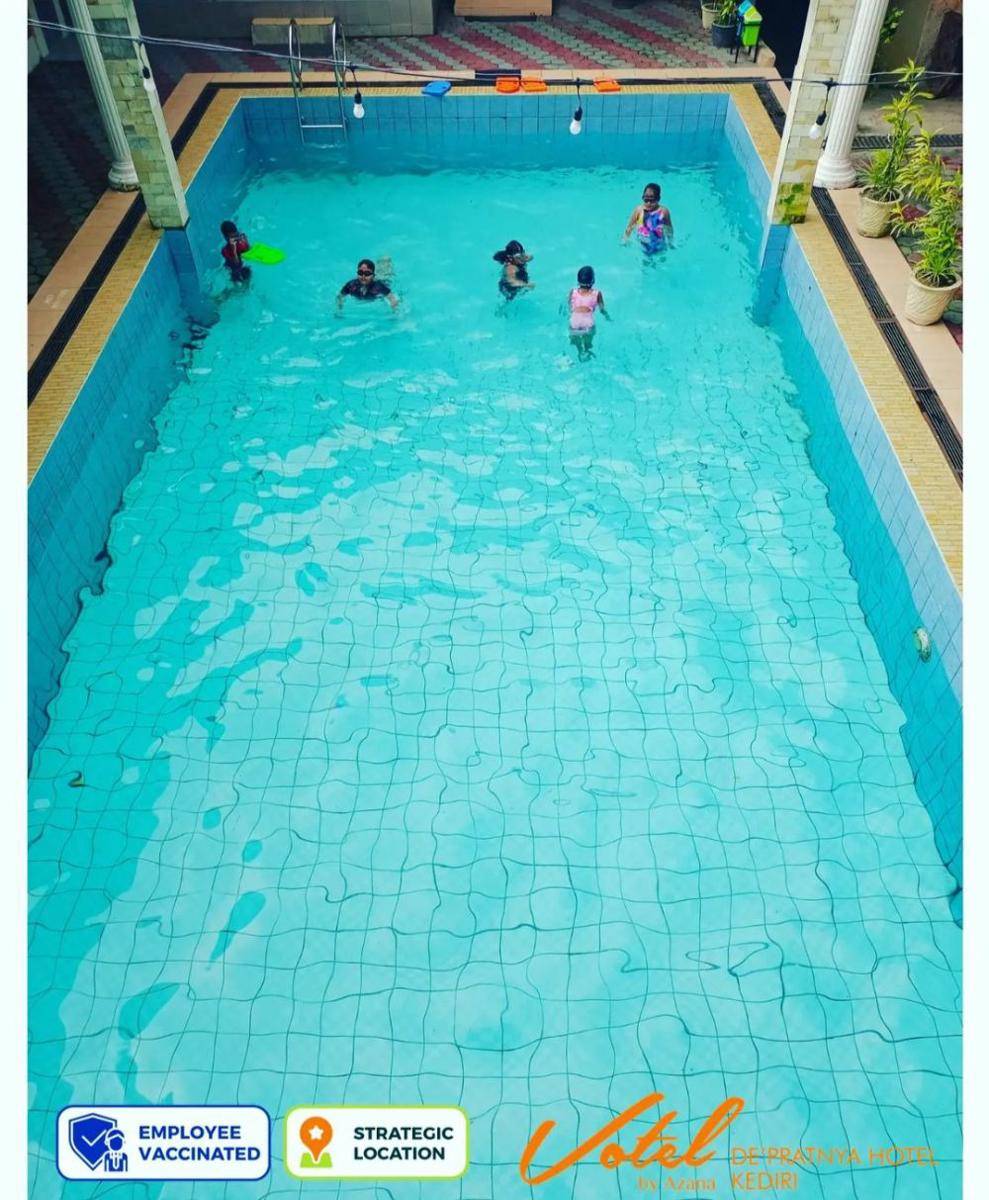 Kolam renang De'Pratnya Hotel (instagram.com/voteldepratnya_kediri)
