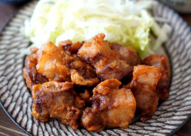ilustrasi karaage (instagram.com/miyuki.meshi.ac)