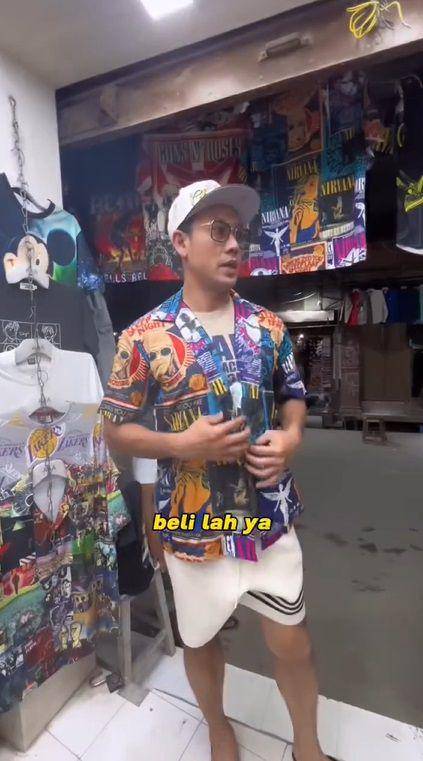 potret Denny Sumargo berburu oleh-oleh di Nepal (instagram.com/sumargodenny)