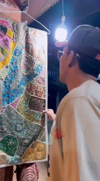 potret Denny Sumargo berburu oleh-oleh di Nepal (instagram.com/sumargodenny)