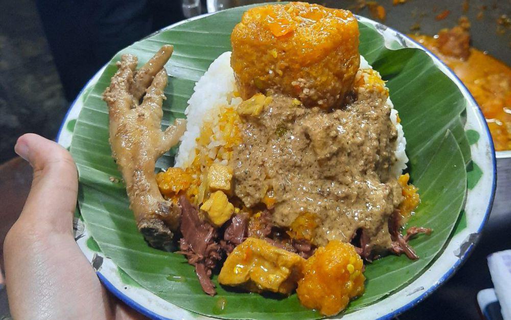 10 Kuliner Malam di Condongcatur, Buka Sampai Subuh