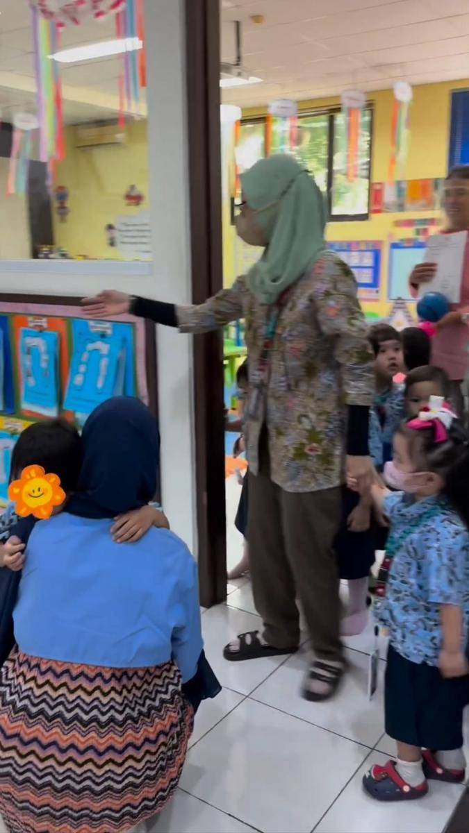 potret Chacha Frederica antar Cassia kembali bersekolah (instagram.com/chafrederica)