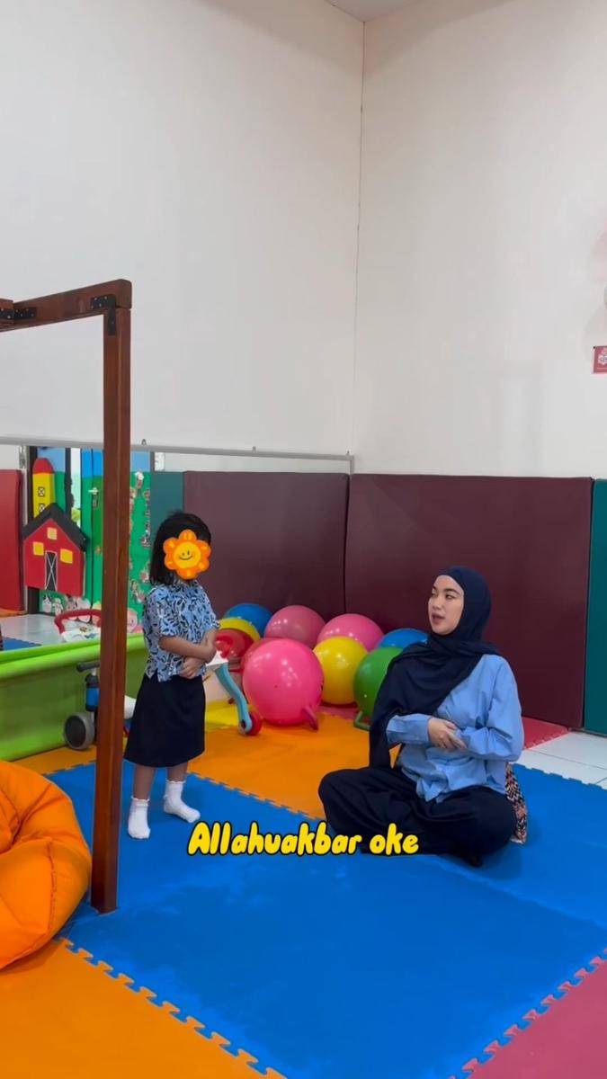 potret Chacha Frederica antar Cassia kembali bersekolah (instagram.com/chafrederica)