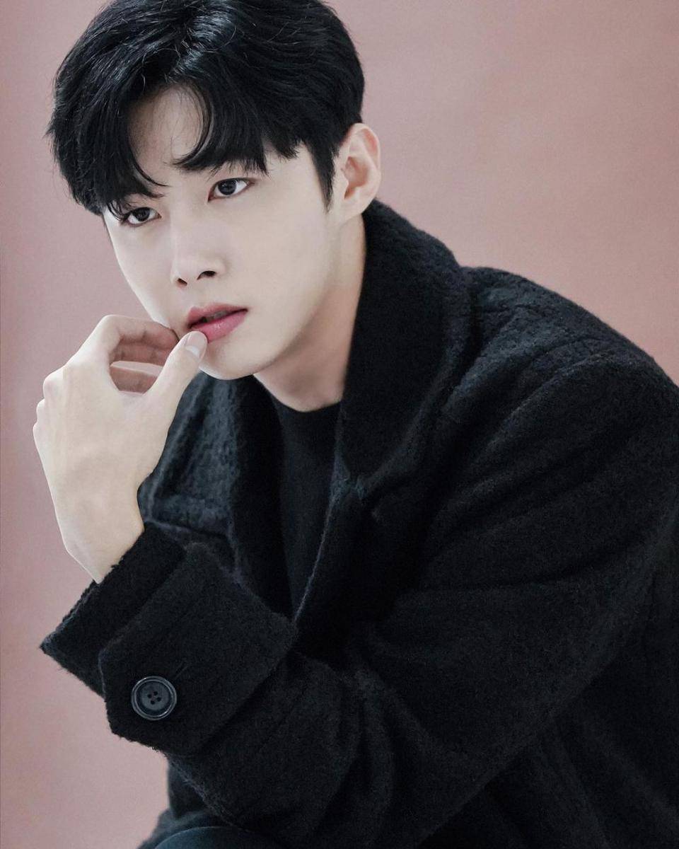 Seo Ji Hoon (instagram.com/jihux)