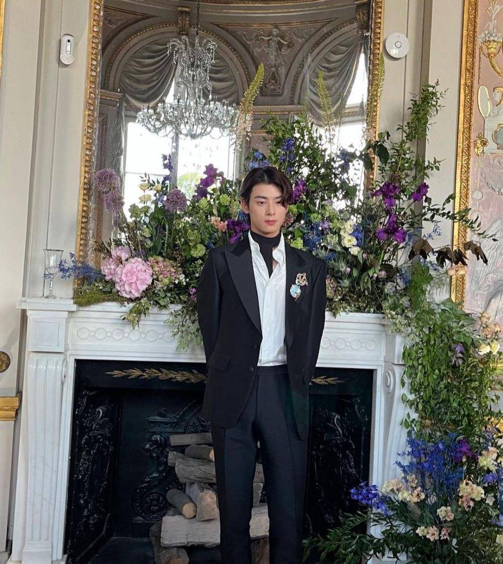 padu padan blazer ala Cha Eun Woo ASTRO (instagram.com/eunwo.o_c)