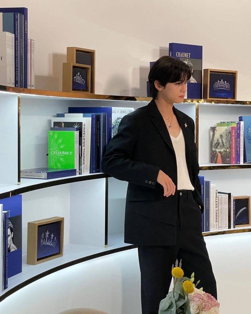 padu padan blazer ala Cha Eun Woo ASTRO (instagram.com/eunwo.o_c)