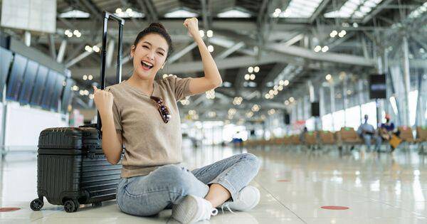 Ilustrasi perempuan travelling (dok. Freepik.com/lifestylememory)