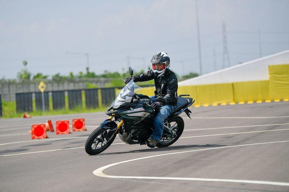 5 Cara Bikin Sepeda Motor Kamu Irit Bensin