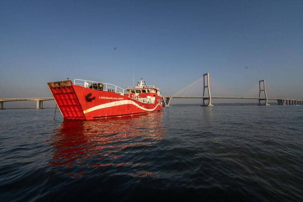 Rumah Sakit (RS) apung Kapal Laksamana Malahayati milik Badan Penanggulangan Bencana (Baguna) DPP PDI Perjuangan bersandar di Surabaya. (Dok. PDIP Surabaya)