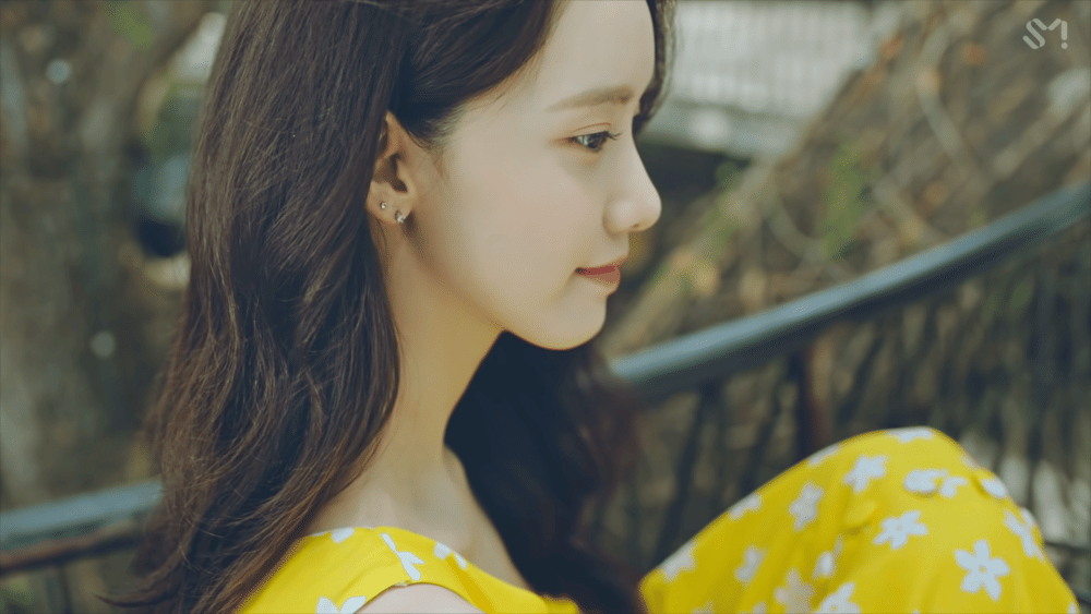 Cuplikan MV Yoona 'Summer Night' (youtube.com/@SMTOWN)