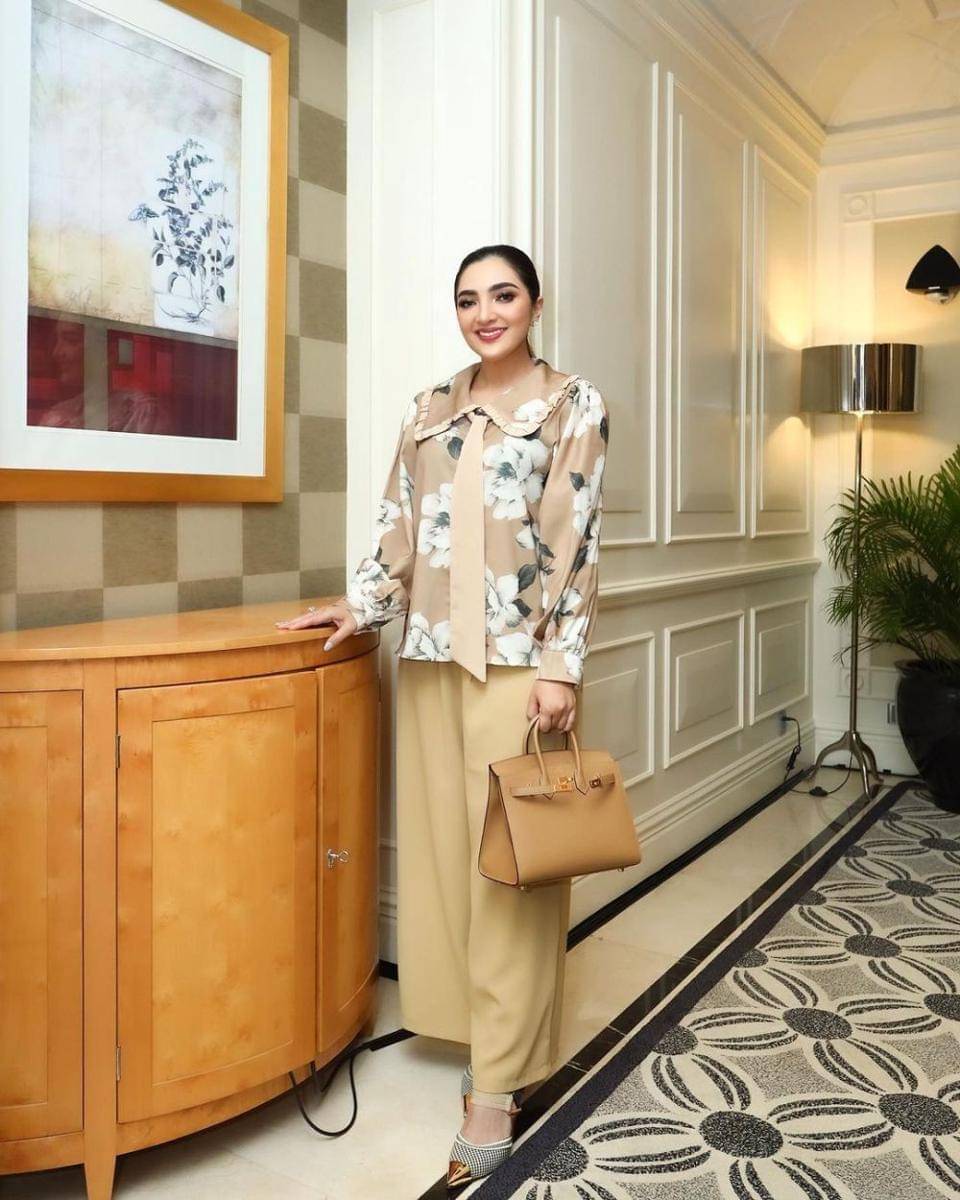 Mix and match long pants ala Ashanty (instagram.com/ashanty_ash)