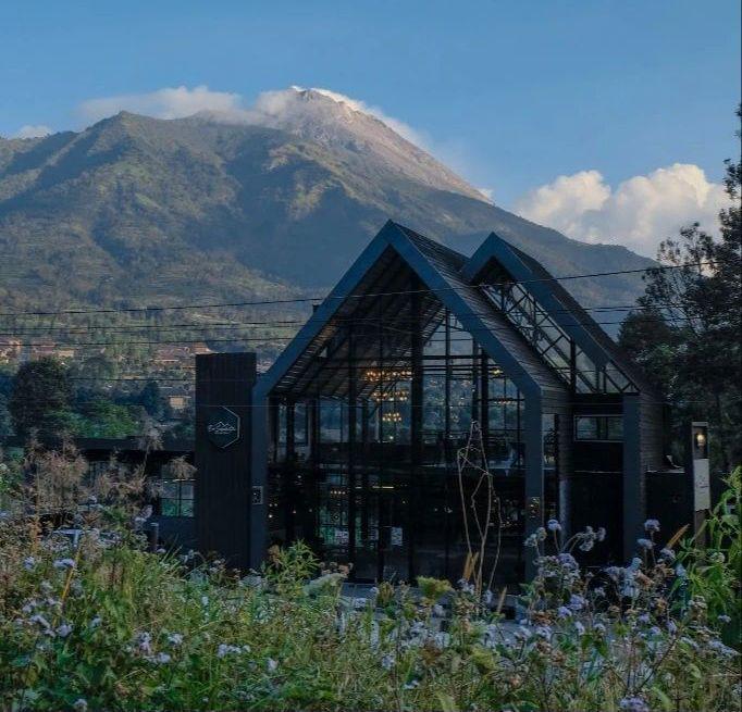 8 Cafe di Boyolali dengan Konsep Makan With A View Merapi dan Merbabu