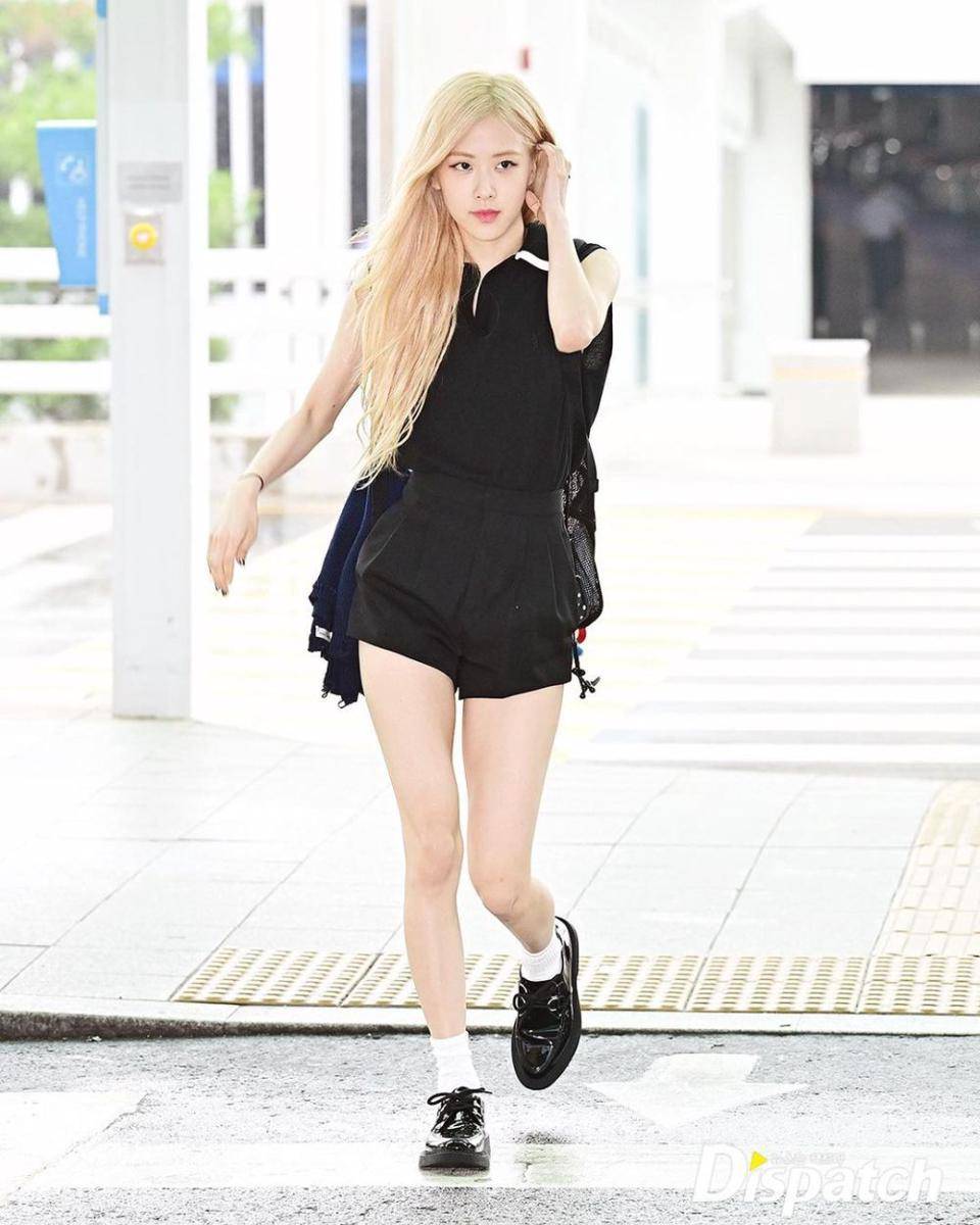 ide mix and match celana hitam ala Rose BLACKPINK (instagram.com/koreadispatch)