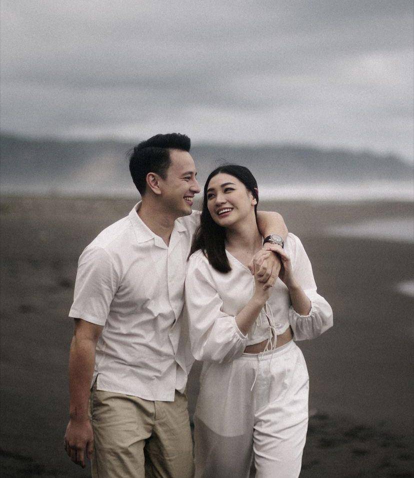 potret bahagia keluarga Billy Davidson dan Patricia Devina umumkan hamil anak kedua (Instagram.com/billydavidson_)