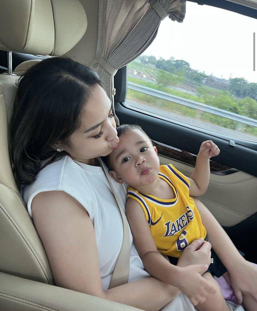 potret Raffi-Nagita dukung Rafathar tanding basket usai liburan di Spanyol (Instagram.com/raffinagita1717)
