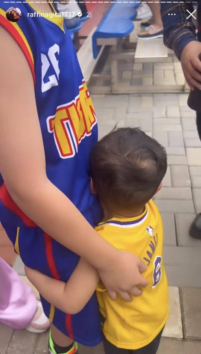 potret Raffi-Nagita dukung Rafathar tanding basket usai liburan di Spanyol (Instagram.com/raffinagita1717)