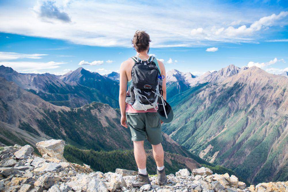 Ilustrasi pendaki gunung (pixabay)