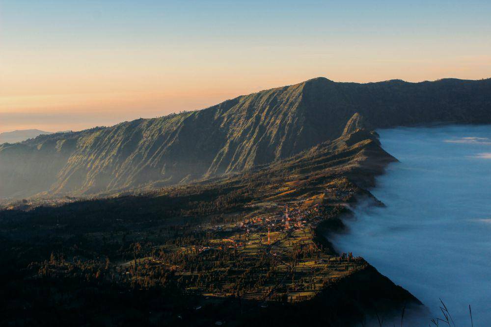 Gunung Bromo (unsplash.com/Arvin Putra Pratama)